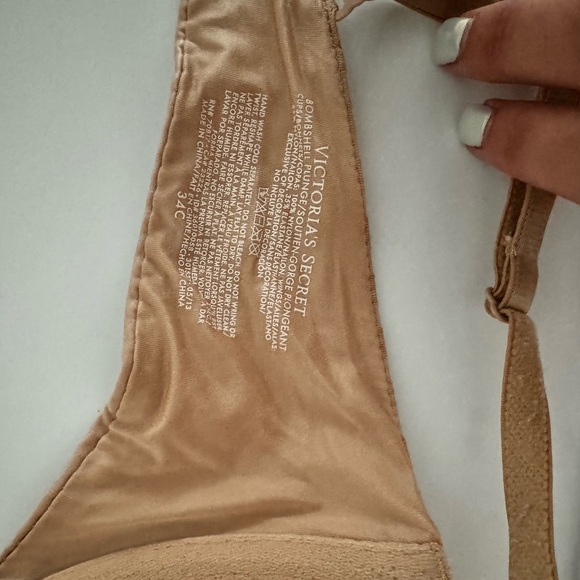Victoria’s Secret bombshell bra - Picture 2 of 2